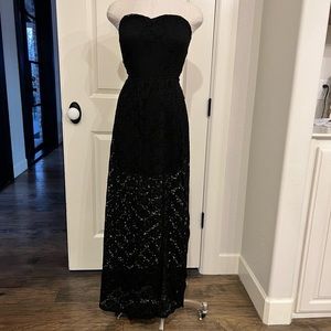 Black lace maxi dress (Size Small)